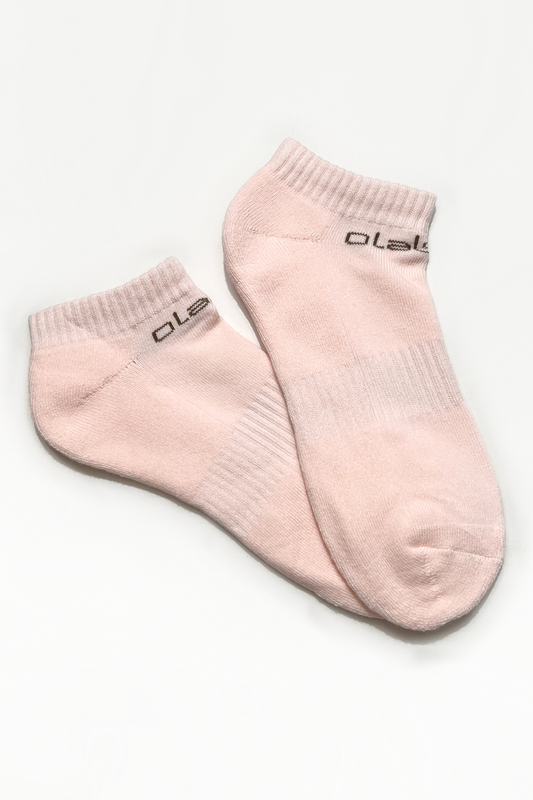 Colorful short socks with seashell design in pink, perfect for a stylish look.