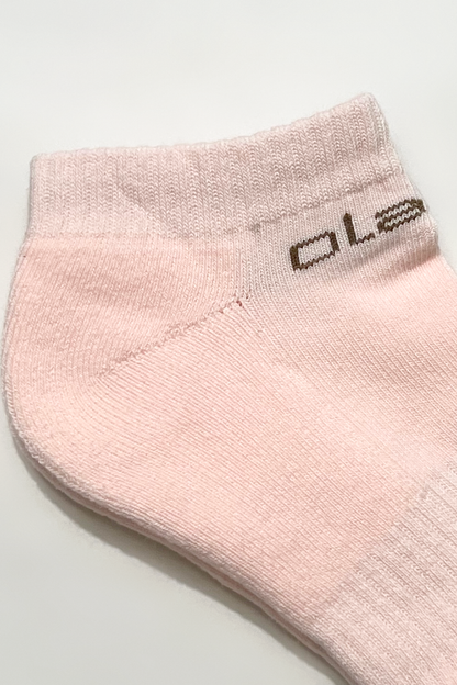 Colorful short socks with seashell design in pink, perfect for a stylish and playful look.