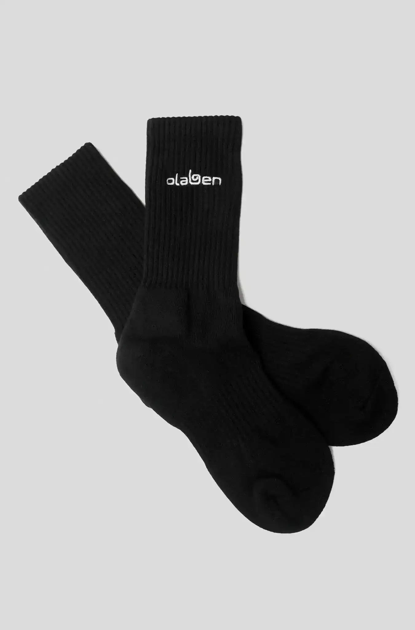 Black ribbed socks with white Olaben logo, ideal for yoga and fitness activities