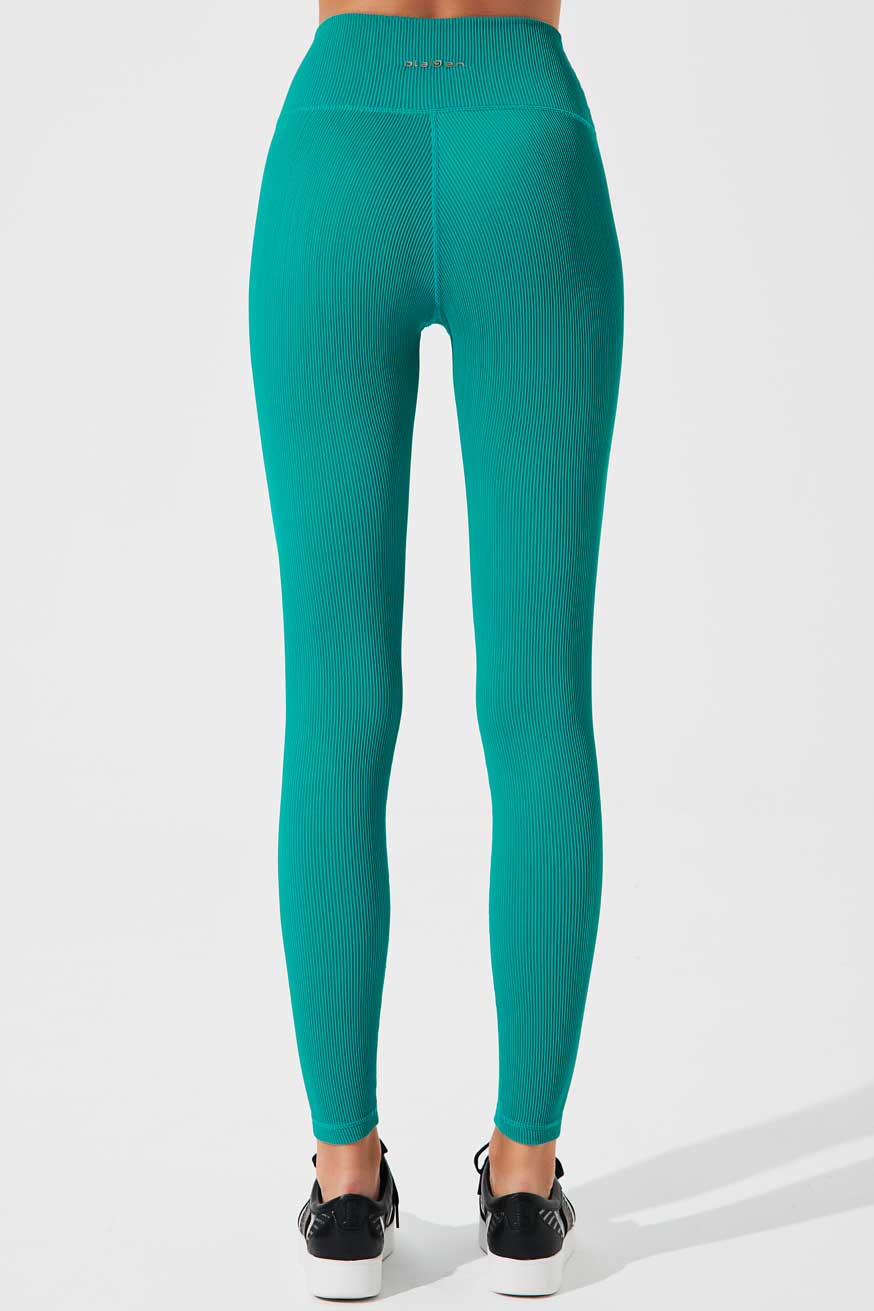 High-waist pine green leggings for women, perfect for a stylish and comfortable look.