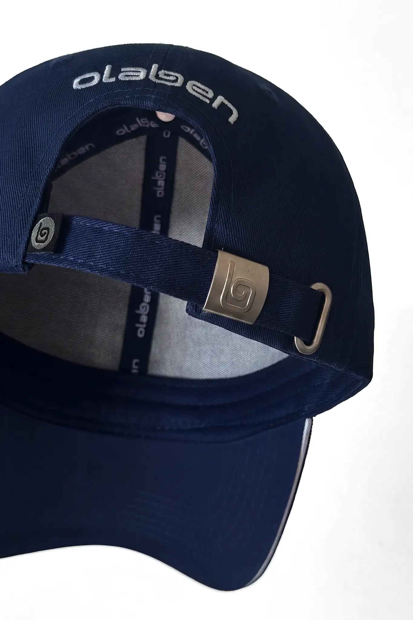 Navy blue Olaben baseball cap with adjustable strap and embroidered logo, perfect for fitness and active lifestyle