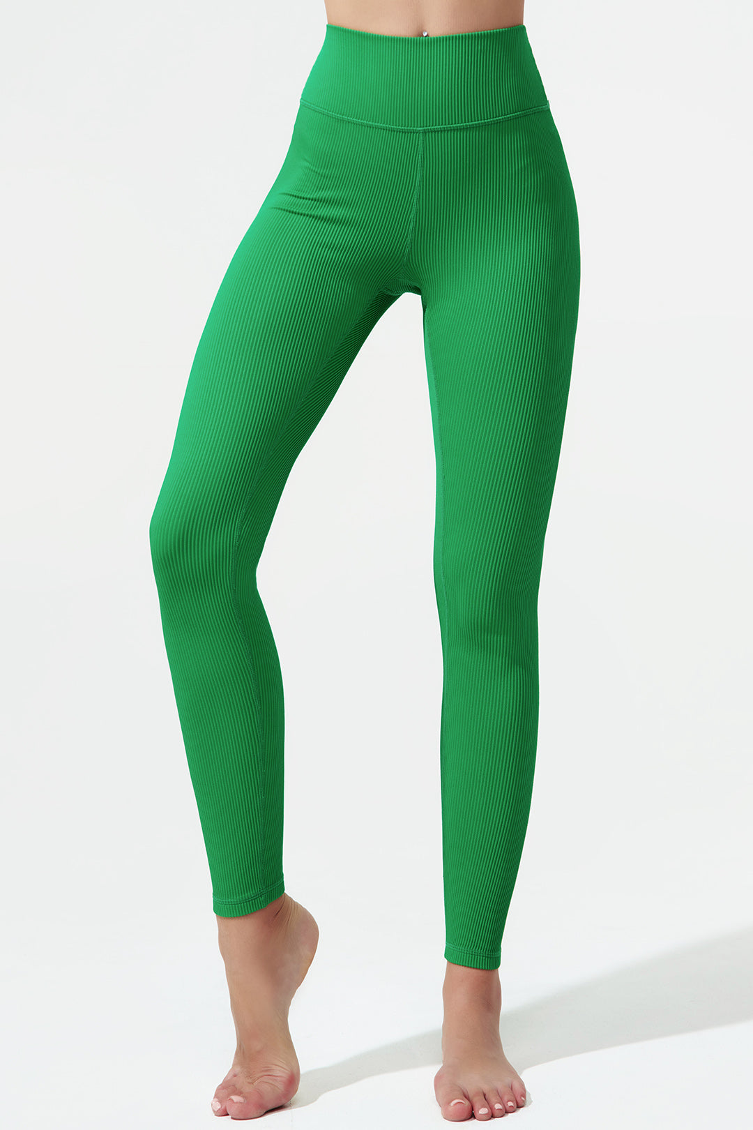 Querida high-waist fern green leggings for women, showcasing a stylish and comfortable design.