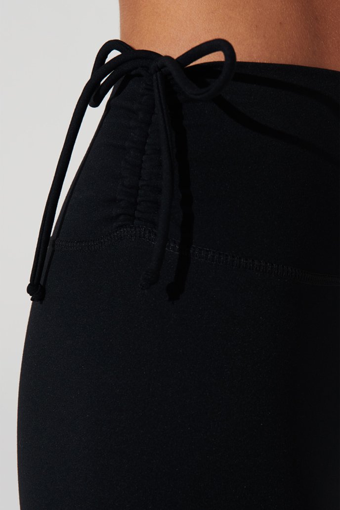 Stylish black women's leggings with a flattering fit, perfect for any occasion.