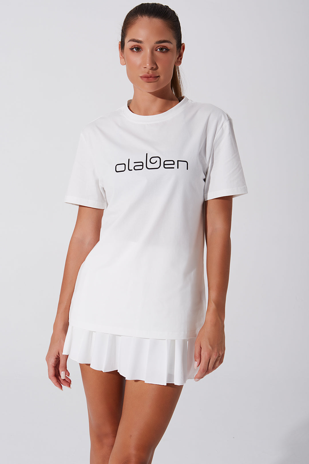 Unisex white short sleeve tee for women - versatile and stylish fashion choice.